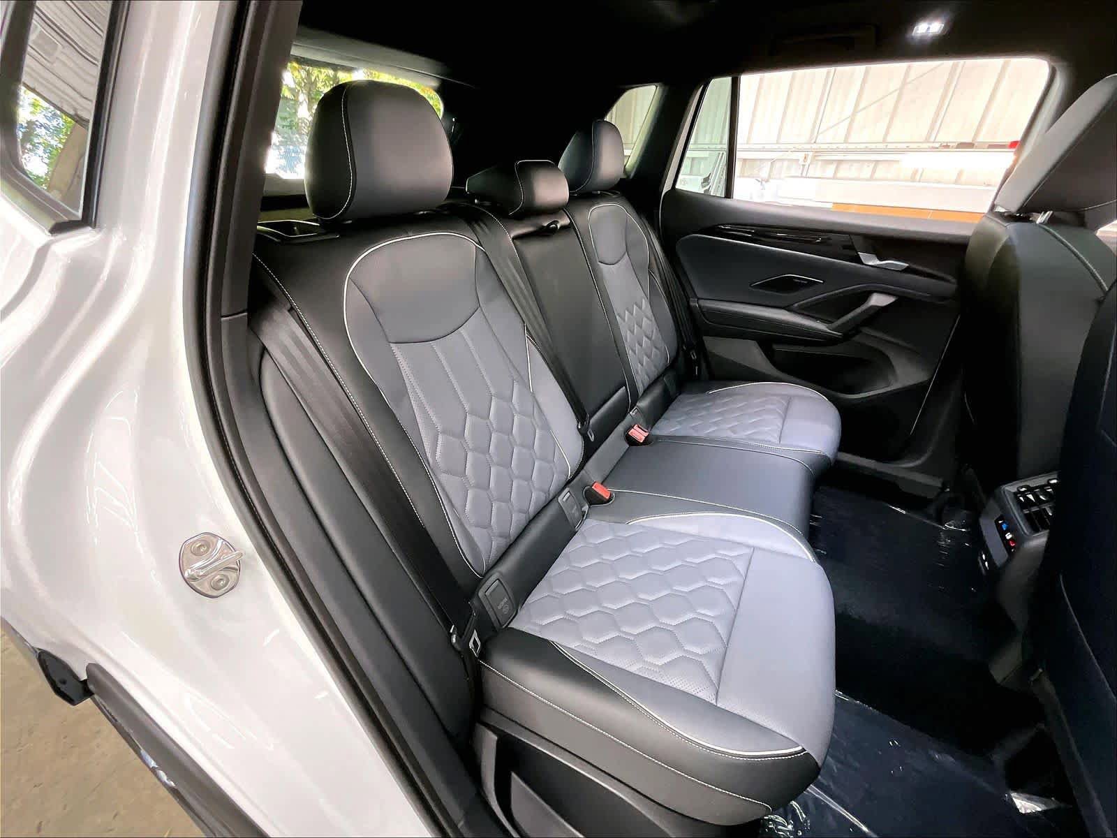 New 2026 Volkswagen Tiguan SEL R-Line AWD/4WD image 27