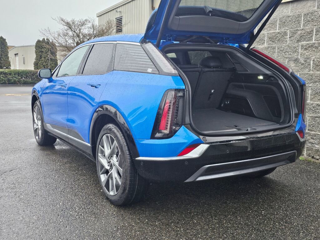 New 2026 Cadillac Optiq Luxury 1 image 7