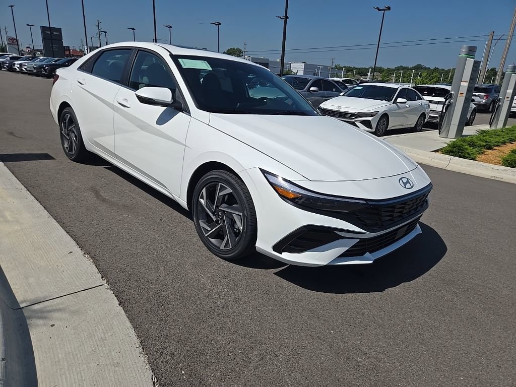 New 2025 Hyundai Elantra Limited image 3