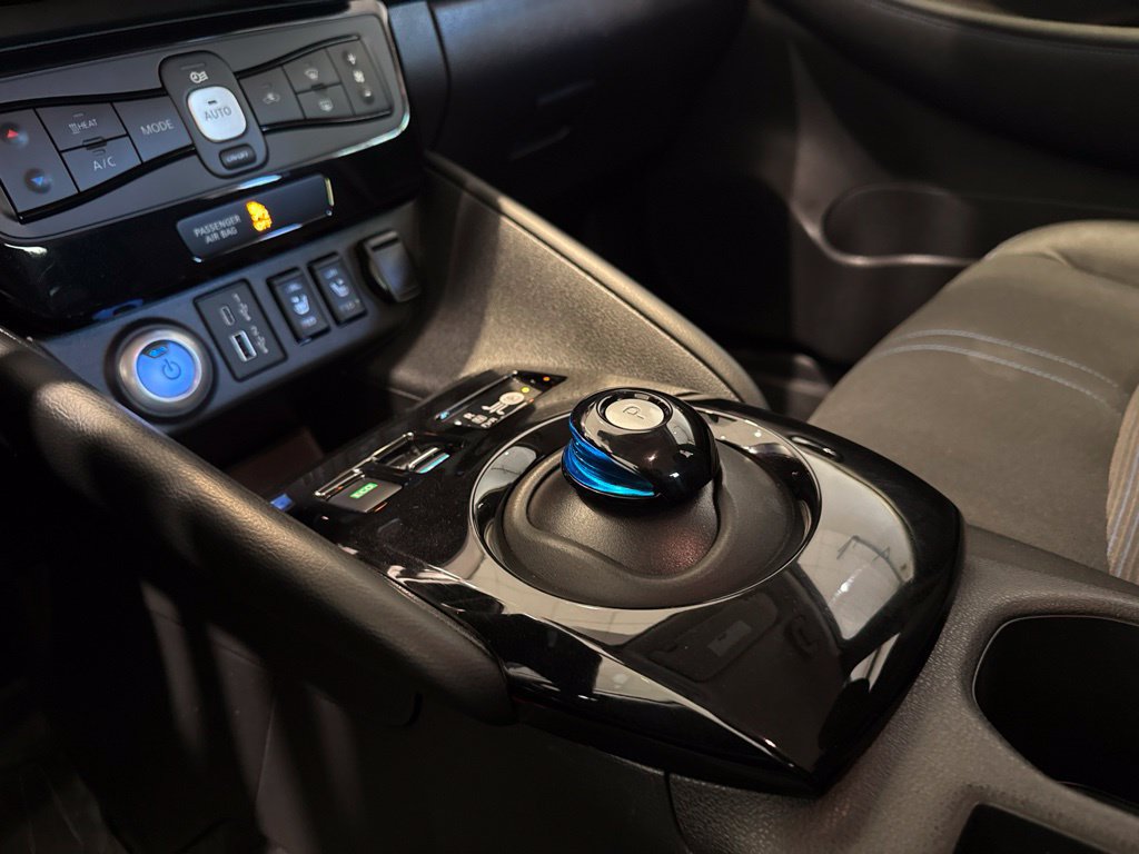 Used 2022 Nissan Leaf SV FWD image 15