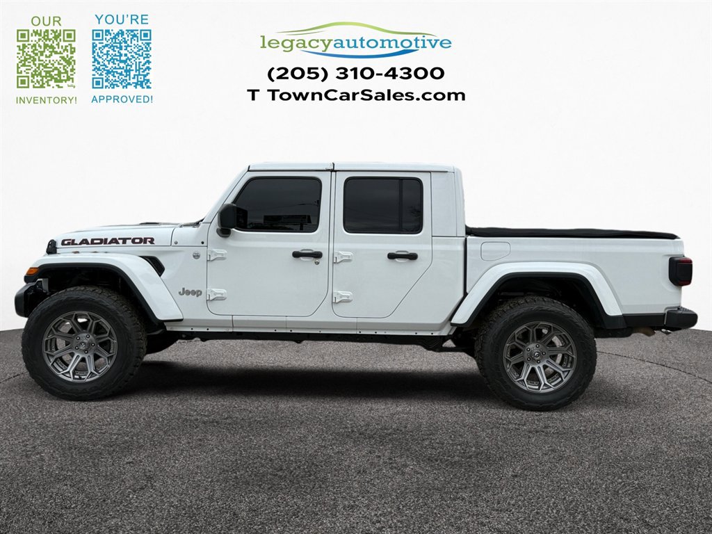 Used 2020 Jeep Gladiator Overland image 2