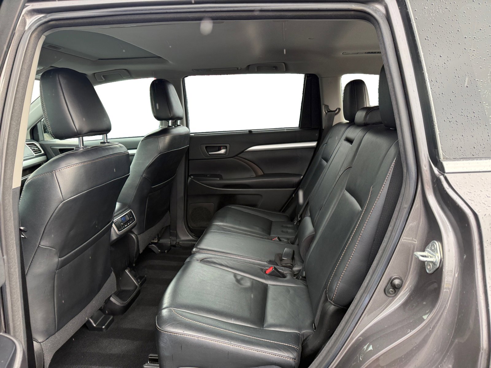 Used 2018 Toyota Highlander XLE image 16