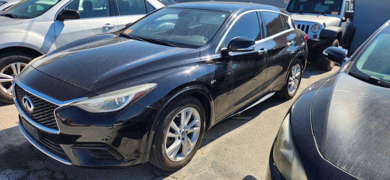 Used 2017 INFINITI QX30 FWD image 1