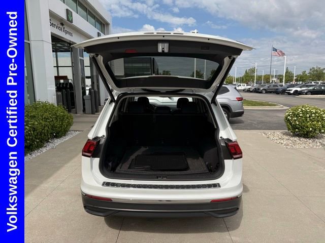 Used 2023 Volkswagen Tiguan SE w/ Panoramic Sunroof Package AWD/4WD image 7