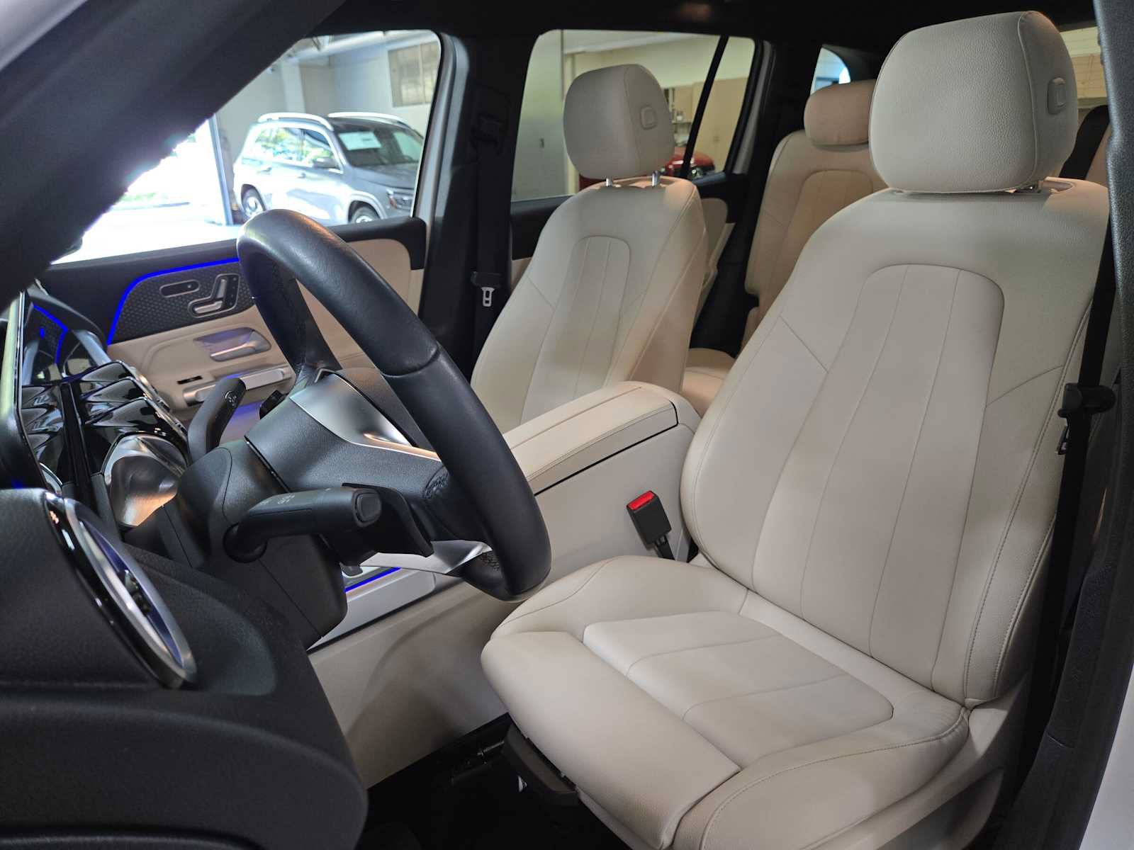 Used 2024 Mercedes-Benz GLB 250 4MATIC image 21