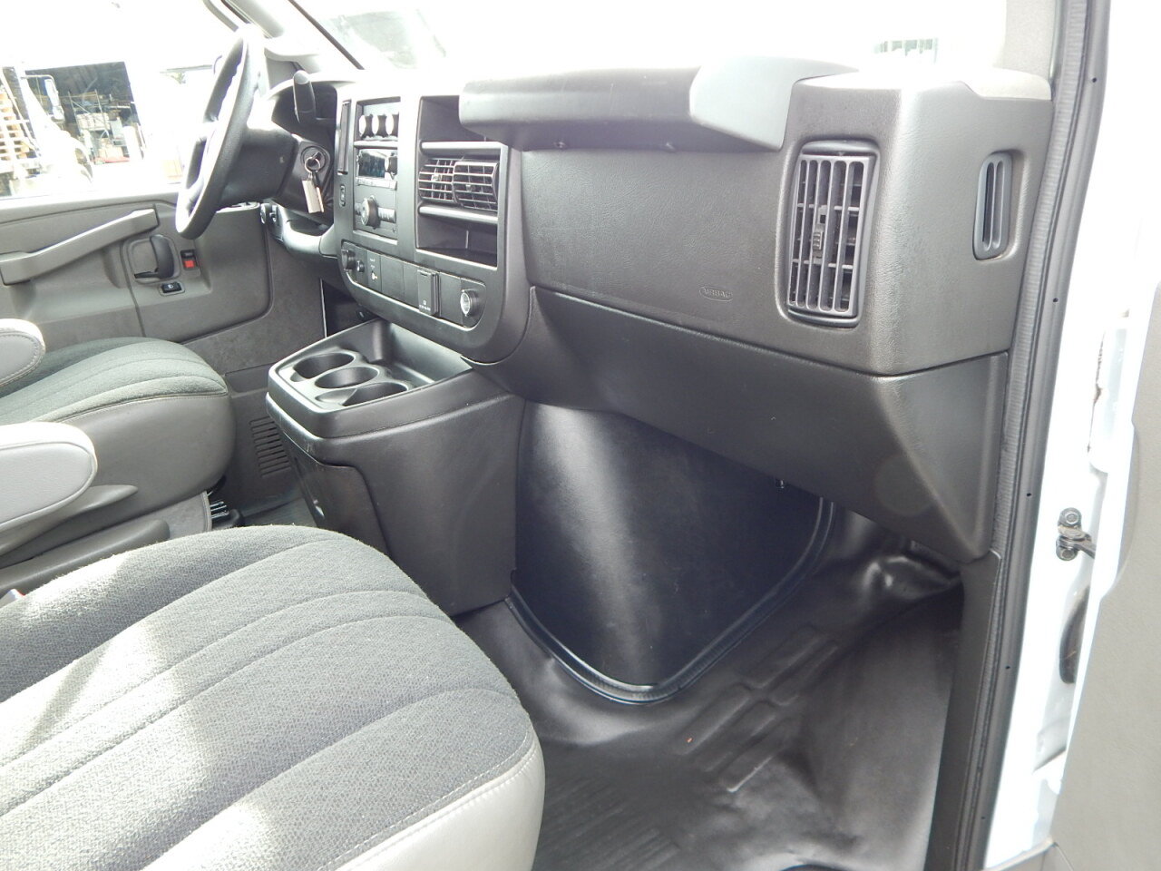 Used 2024 Chevrolet Express 2500 w/ Driver Convenience Package RWD image 21