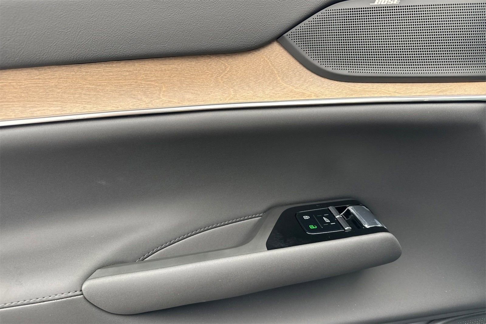 New 2025 Volvo EX90 Plus w/ Protection Package Premier image 12