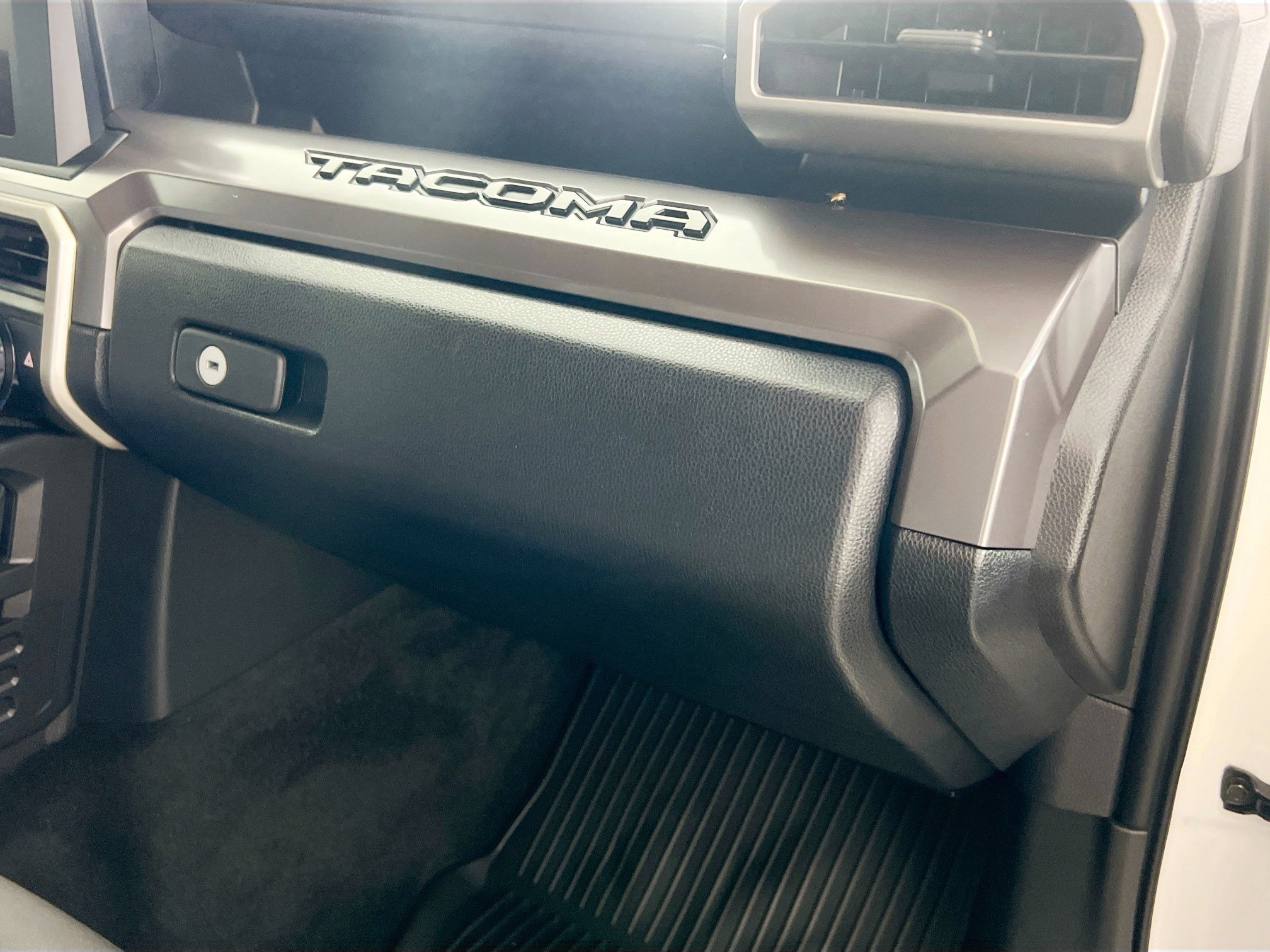 Used 2025 Toyota Tacoma SR5 RWD image 34