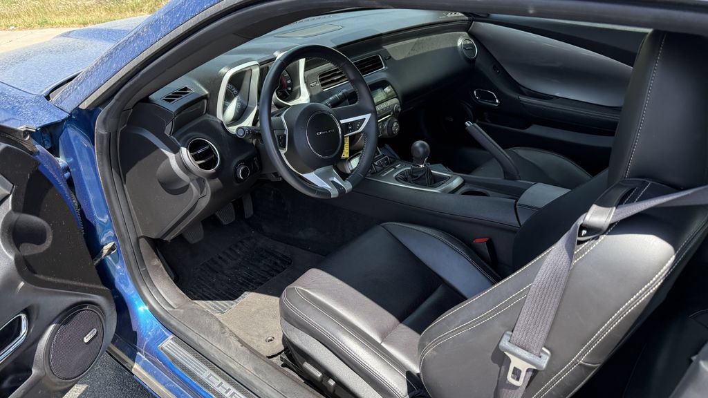 Used 2010 Chevrolet Camaro SS w/ RS Package RWD image 3