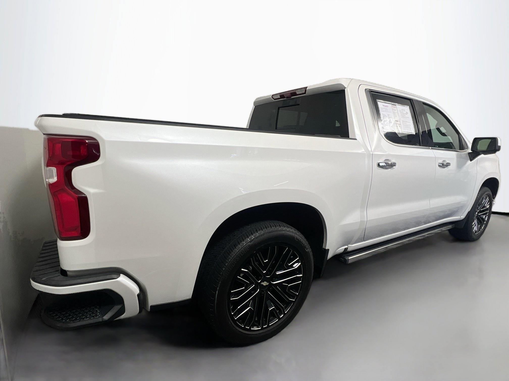 Used 2020 Chevrolet Silverado 1500 High Country w/ Technology Package image 4