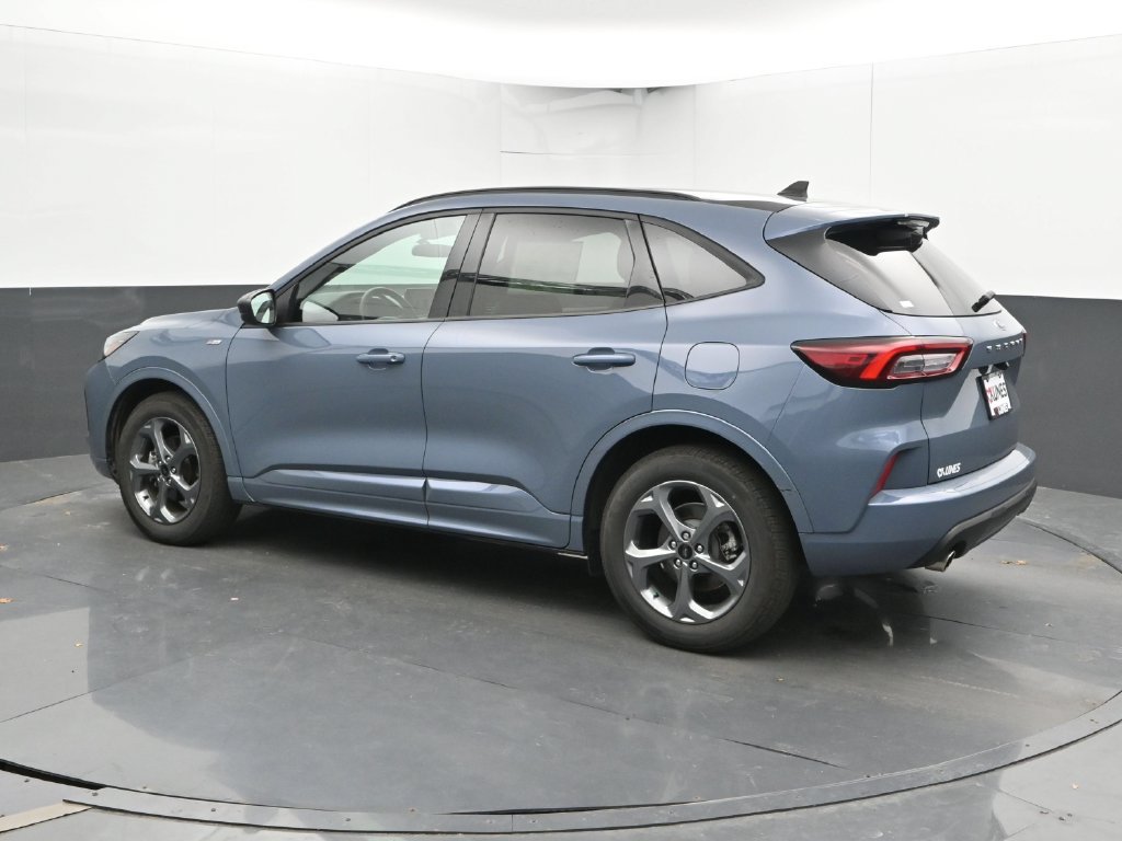 Used 2024 Ford Escape ST-Line w/ Cold Weather Package FWD image 9