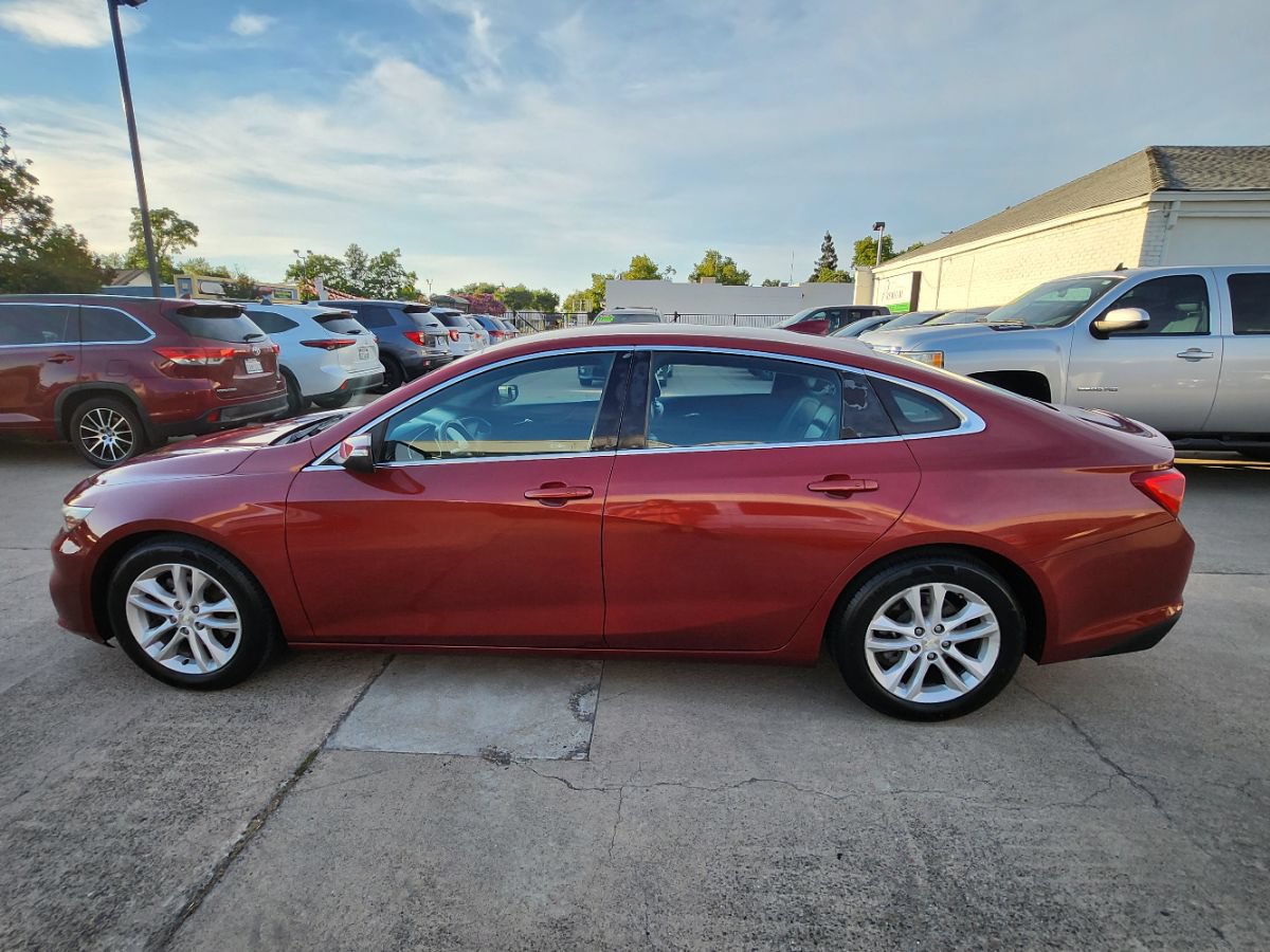 Used 2016 Chevrolet Malibu LT w/ Leather Package FWD image 2
