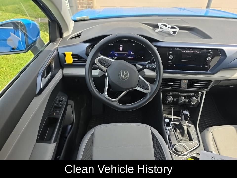 Used 2024 Volkswagen Taos SE w/ Panoramic Sunroof Package AWD/4WD image 4