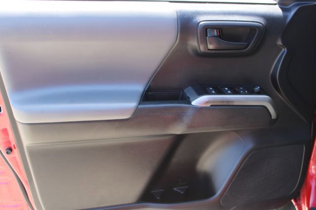 Used 2020 Toyota Tacoma SR5 w/ Technology Package AWD/4WD image 17