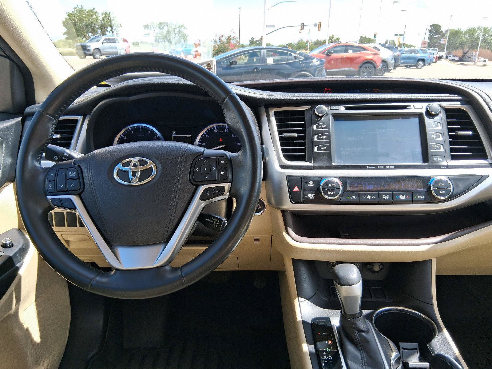 Certified 2017 Toyota Highlander XLE FWD image 29