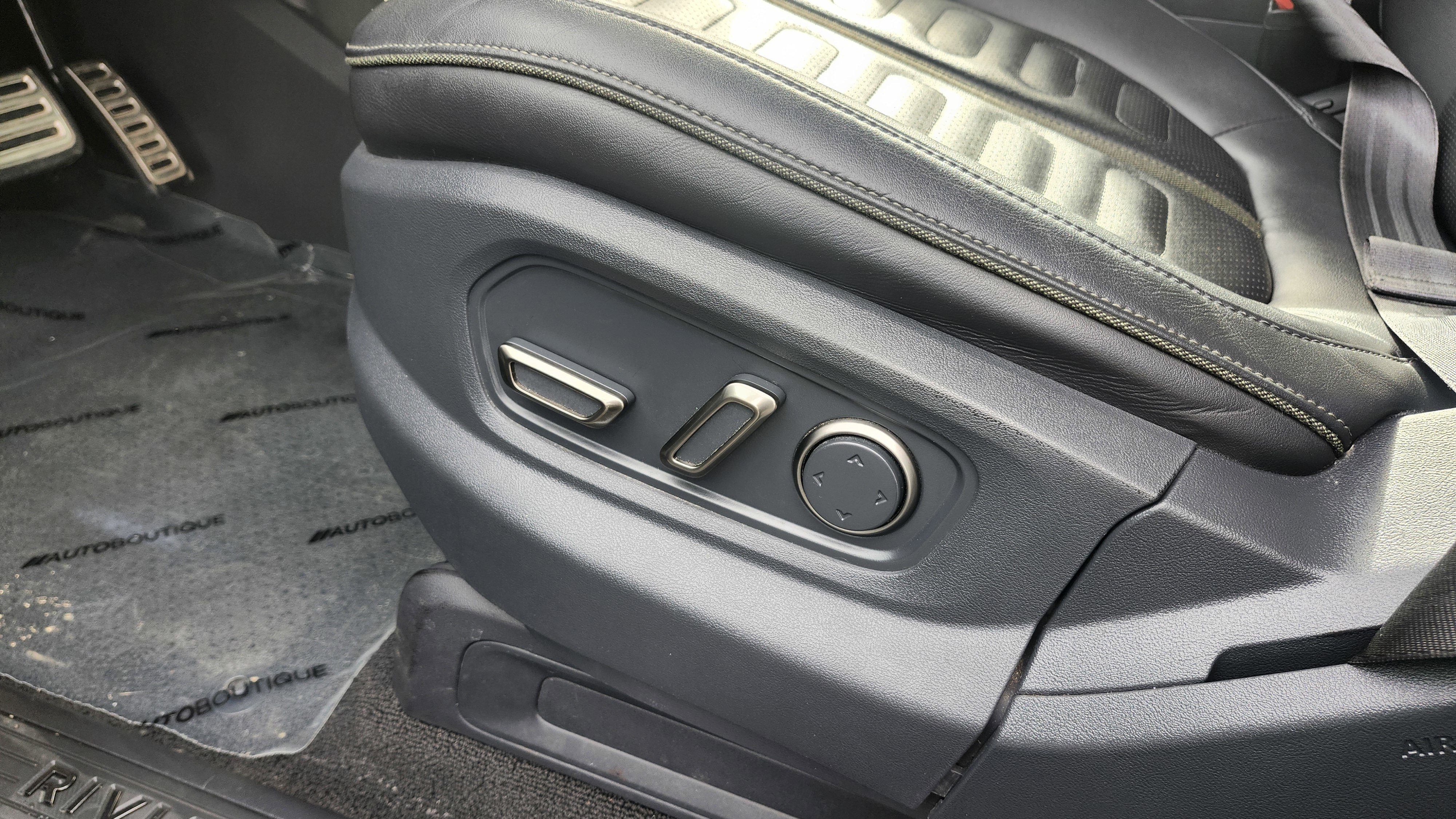 Used 2022 Rivian R1T Launch Edition image 25