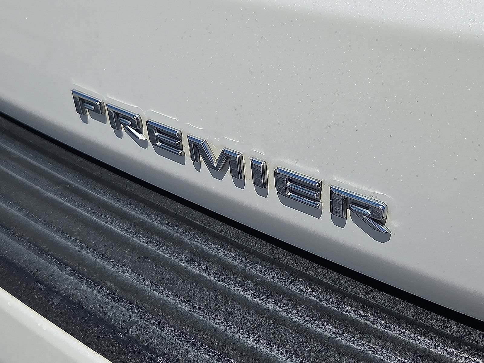 Used 2021 Chevrolet Tahoe Premier w/ Premium Package AWD/4WD image 16