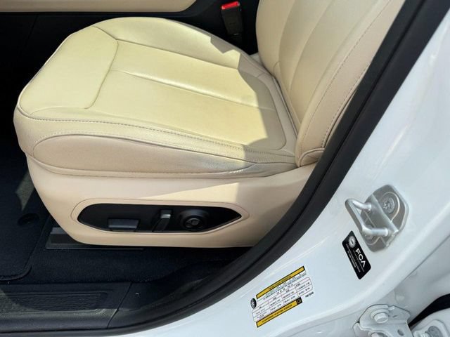 Used 2023 Jeep Grand Cherokee L Limited AWD/4WD image 31