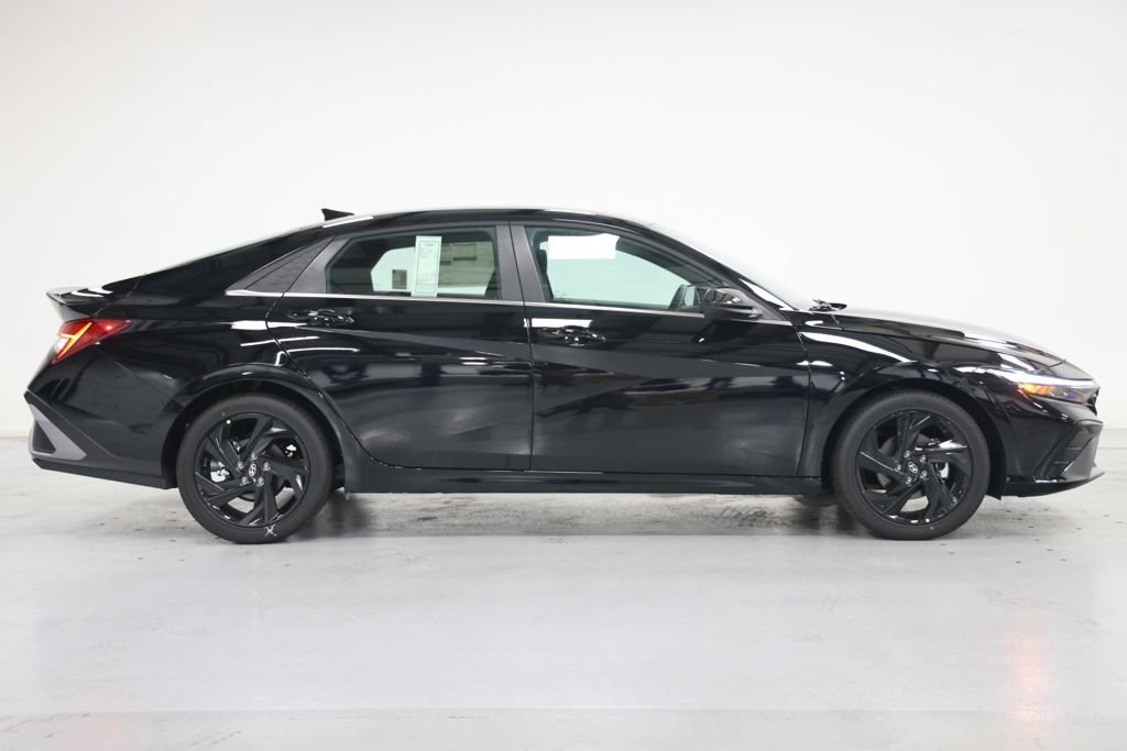 New 2026 Hyundai Elantra SEL Sport Premium FWD image 8