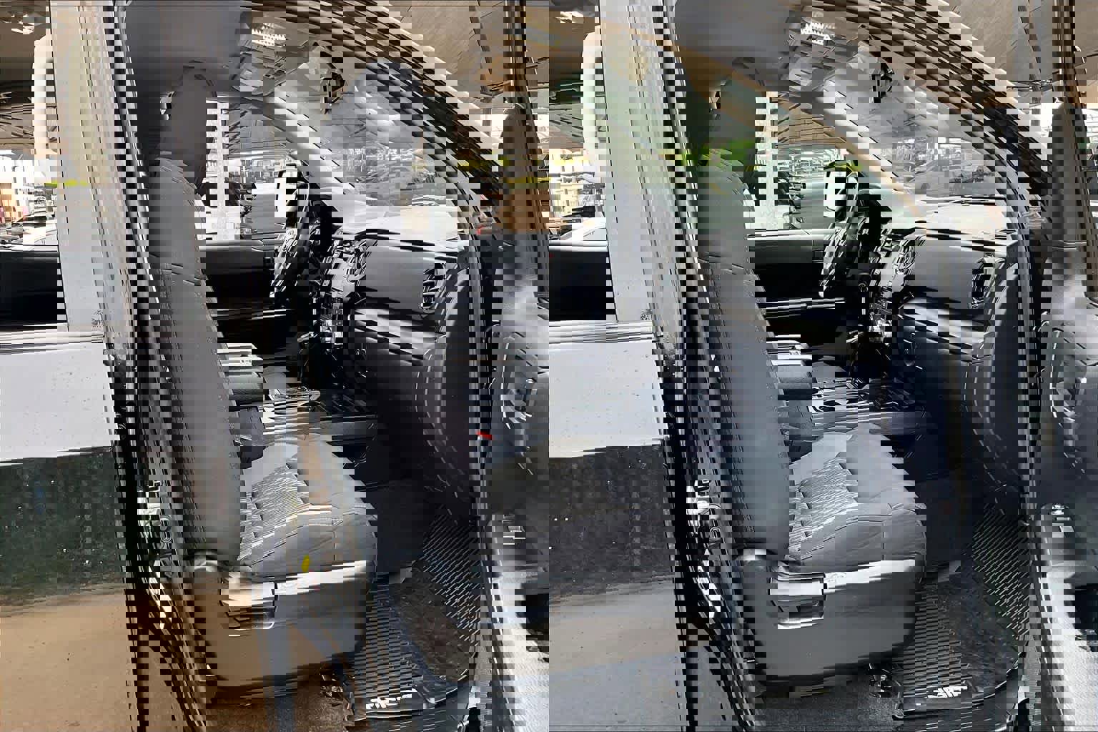 Used 2019 Toyota Tundra SR5 w/ SR5 Upgrade Package AWD/4WD image 9