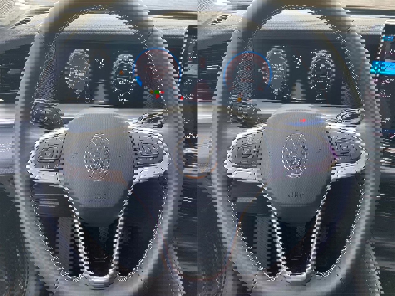 New 2025 Volkswagen Tiguan SE image 18