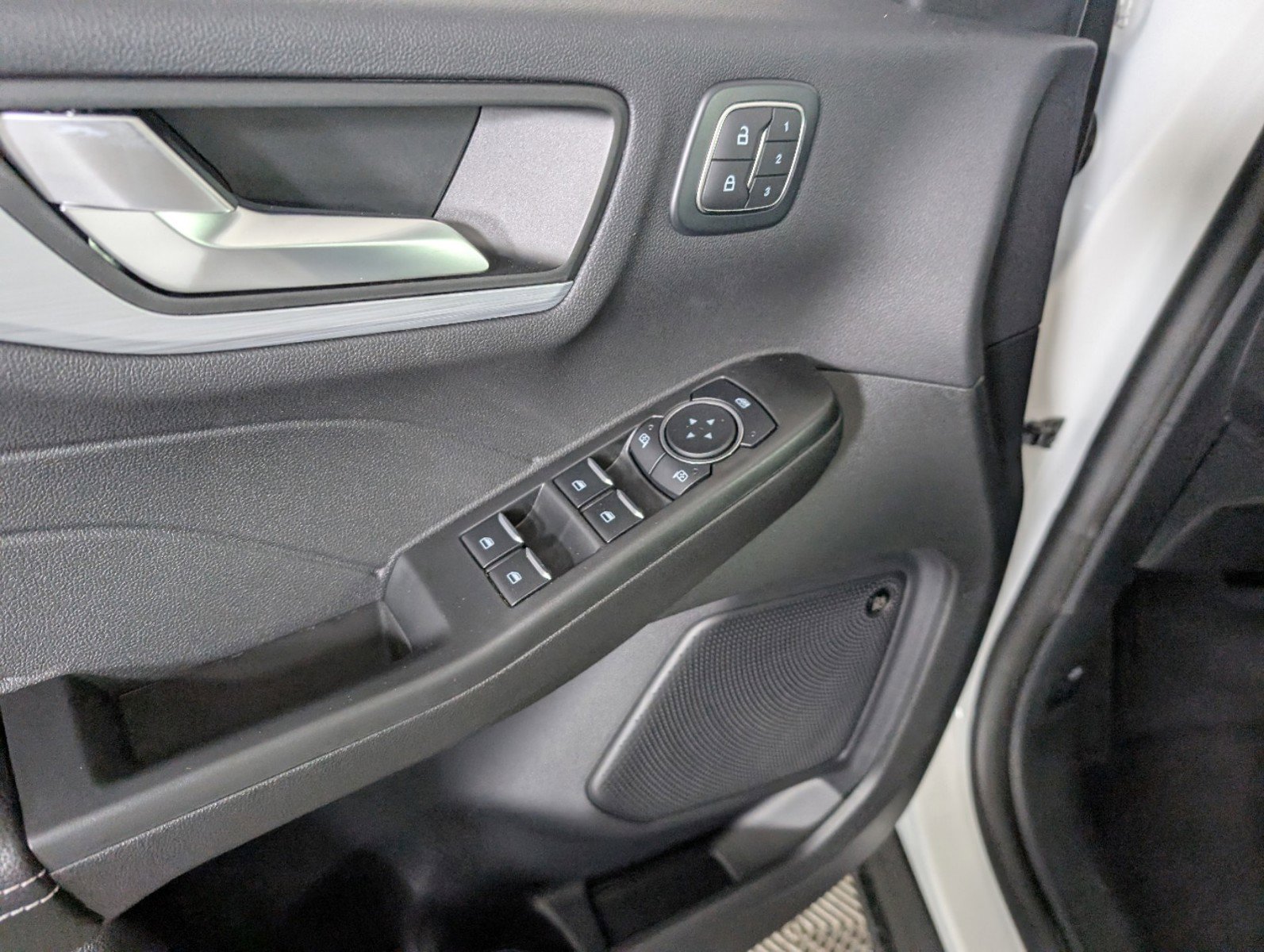 New 2025 Ford Escape SE w/ PHEV Premium Package image 13