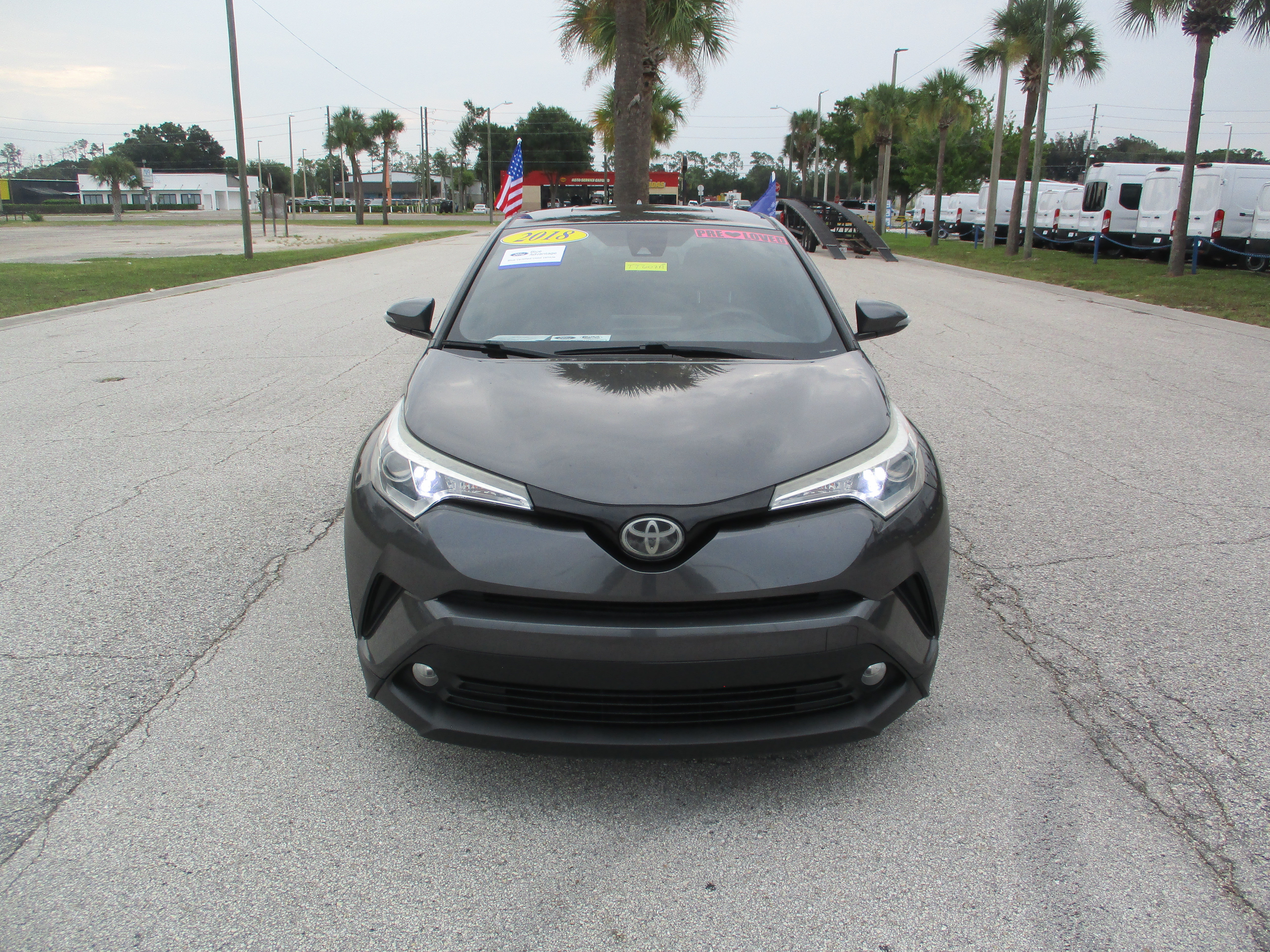 Used 2018 Toyota C-HR XLE FWD image 2