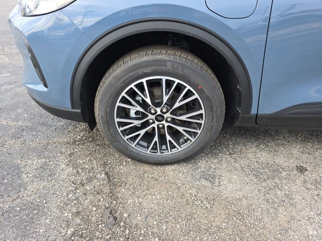 New 2026 Ford Escape SE w/ Class II Trailer Tow Package image 9