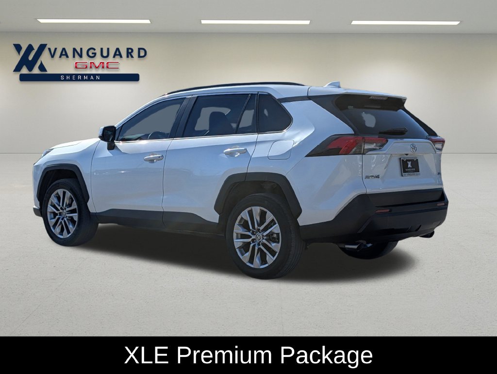 Used 2023 Toyota RAV4 XLE Premium FWD image 4