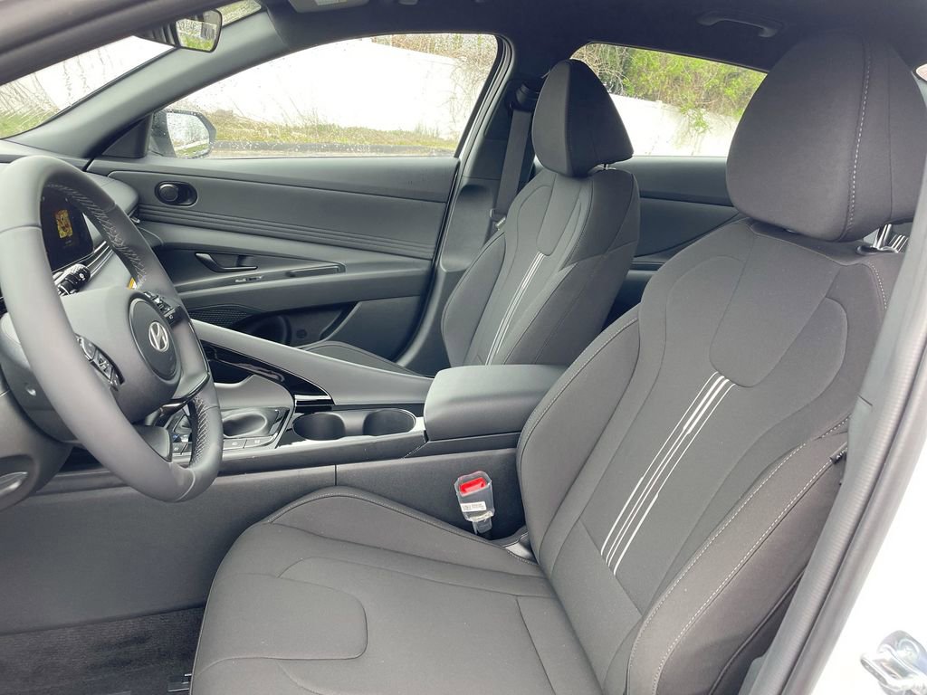 New 2025 Hyundai Elantra SEL image 36
