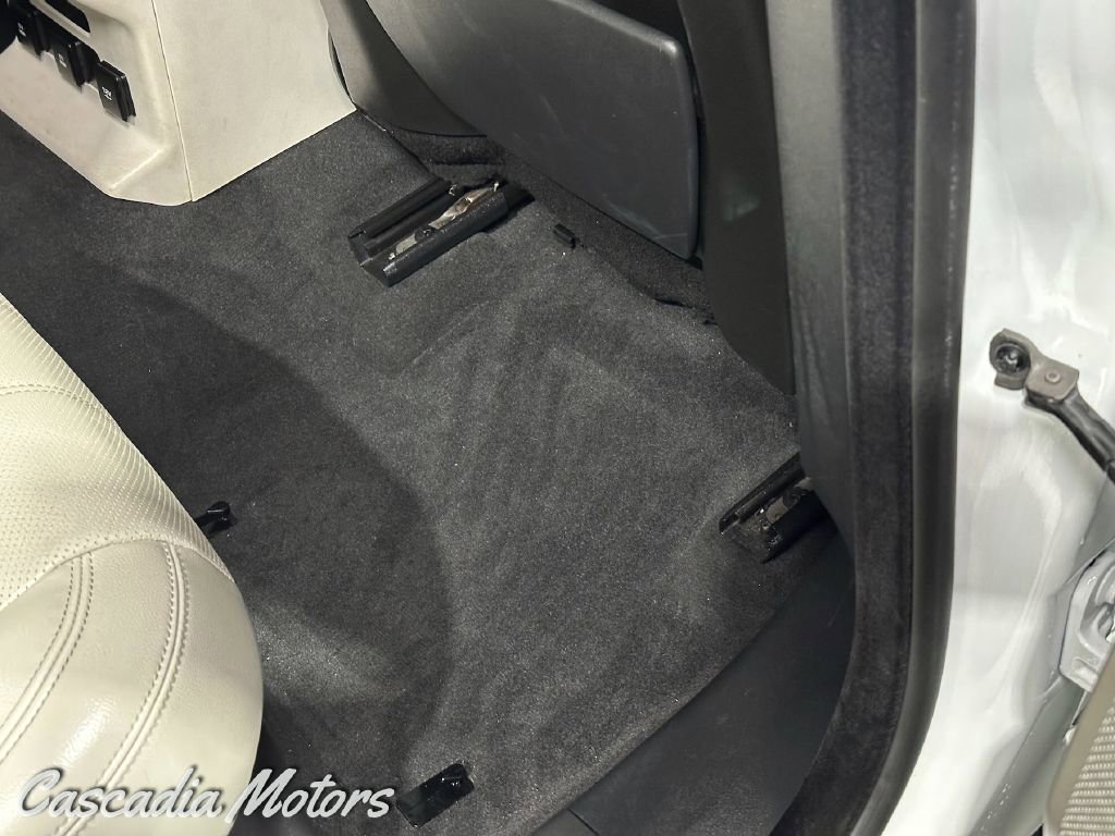 Used 2019 Land Rover Range Rover Velar R-Dynamic SE image 25