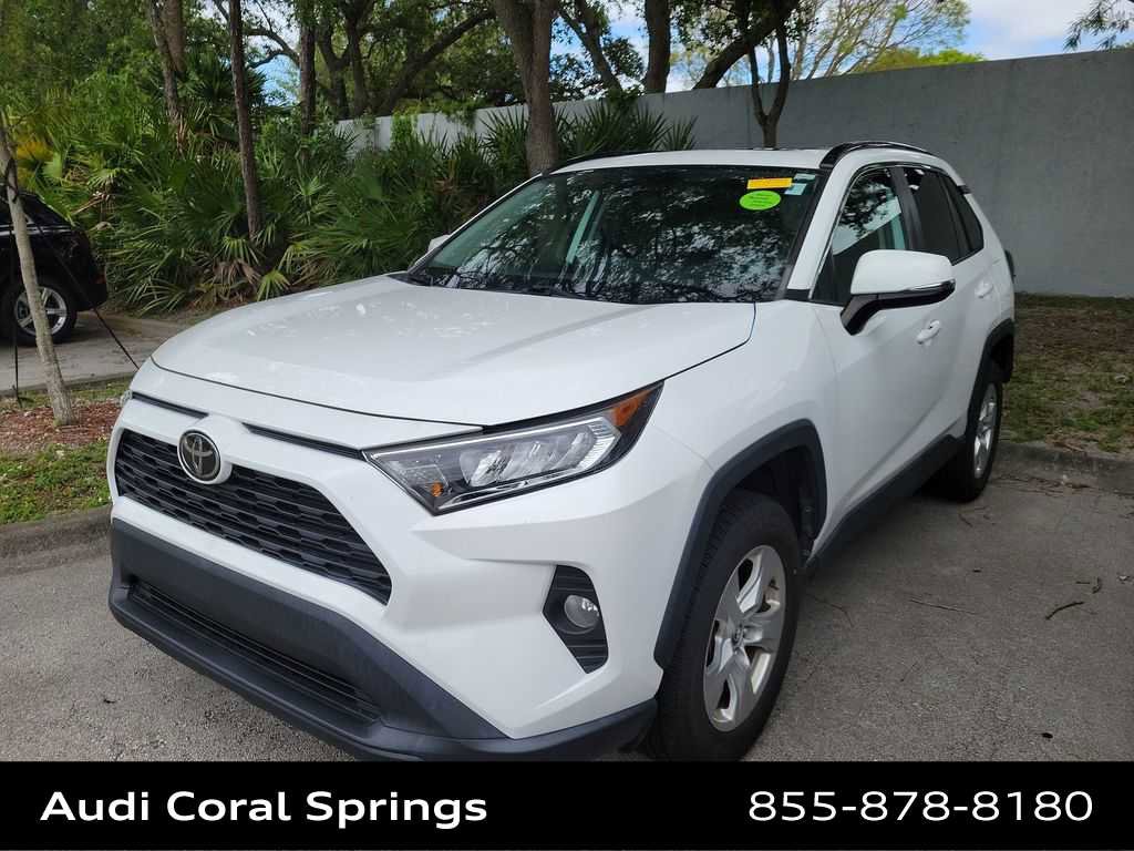 Used 2021 Toyota RAV4 XLE w/ Convenience Package FWD image 3