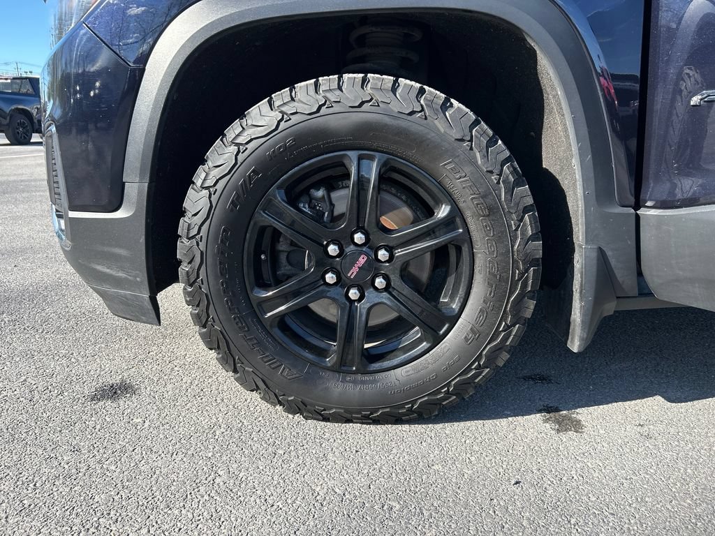 Certified 2022 GMC Acadia AT4 w/ Technology Package AWD/4WD image 23