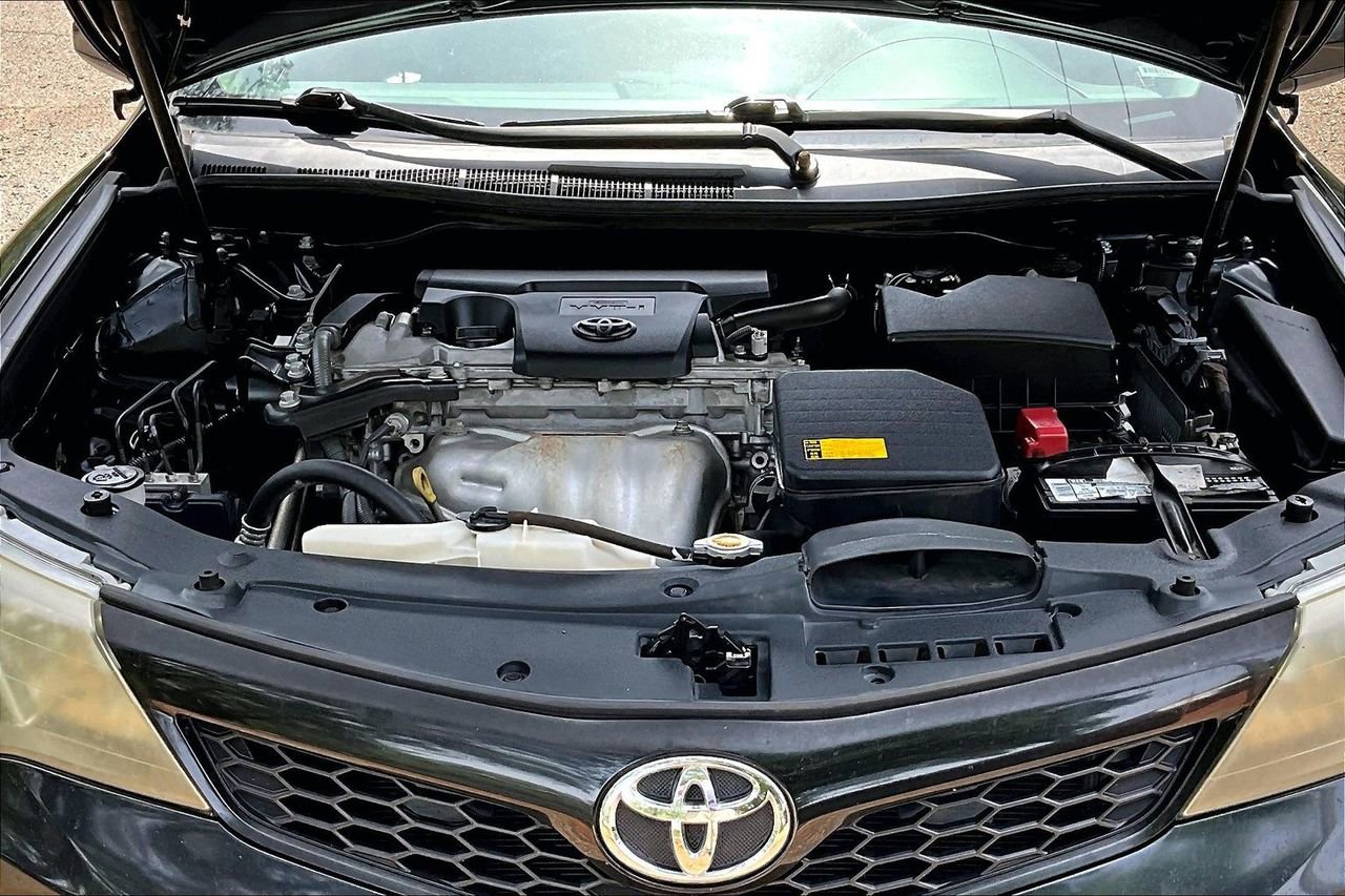 Used 2013 Toyota Camry SE FWD image 30