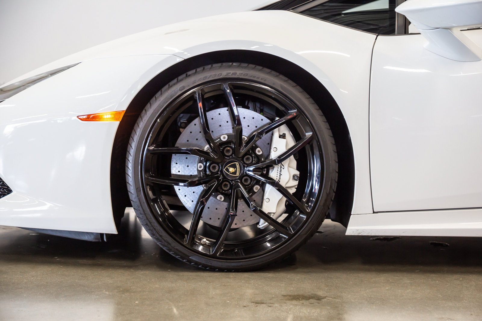 Used 2017 Lamborghini Huracan LP 610-4 AWD/4WD image 21