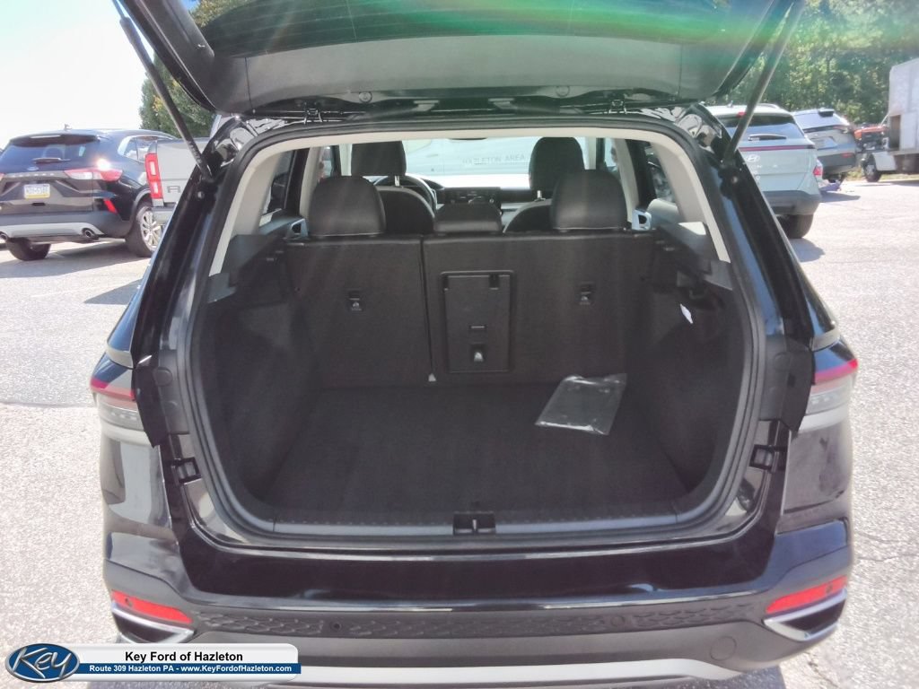 Used 2026 Volkswagen Taos SE AWD/4WD image 11