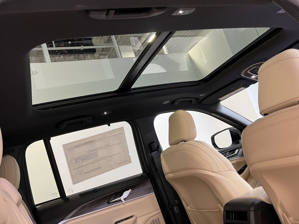 New 2025 Jeep Grand Cherokee Limited w/ Luxury Tech Group II image 11