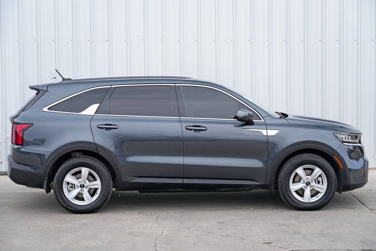 Used 2022 Kia Sorento LX FWD image 47