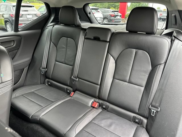 Used 2023 Volvo XC40 B4 Core w/ Convenience Package FWD image 13
