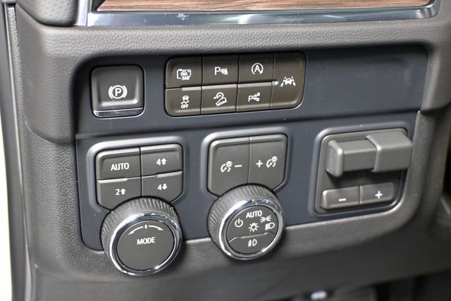 New 2026 Chevrolet Suburban Premier AWD/4WD image 21