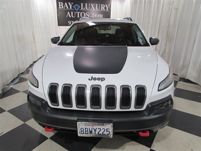 Used 2018 Jeep Cherokee Trailhawk image 8