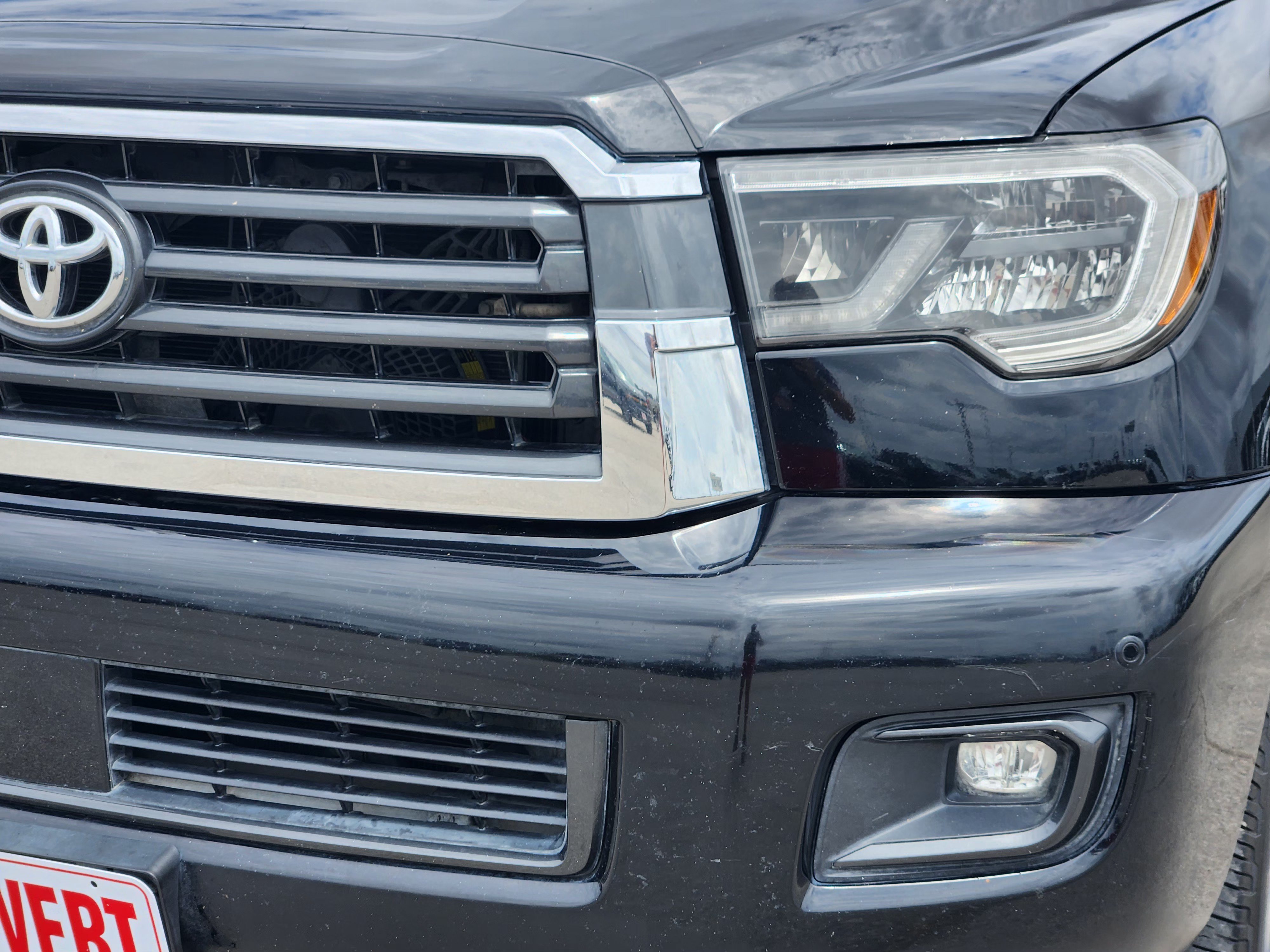 Used 2018 Toyota Sequoia SR5 RWD image 8