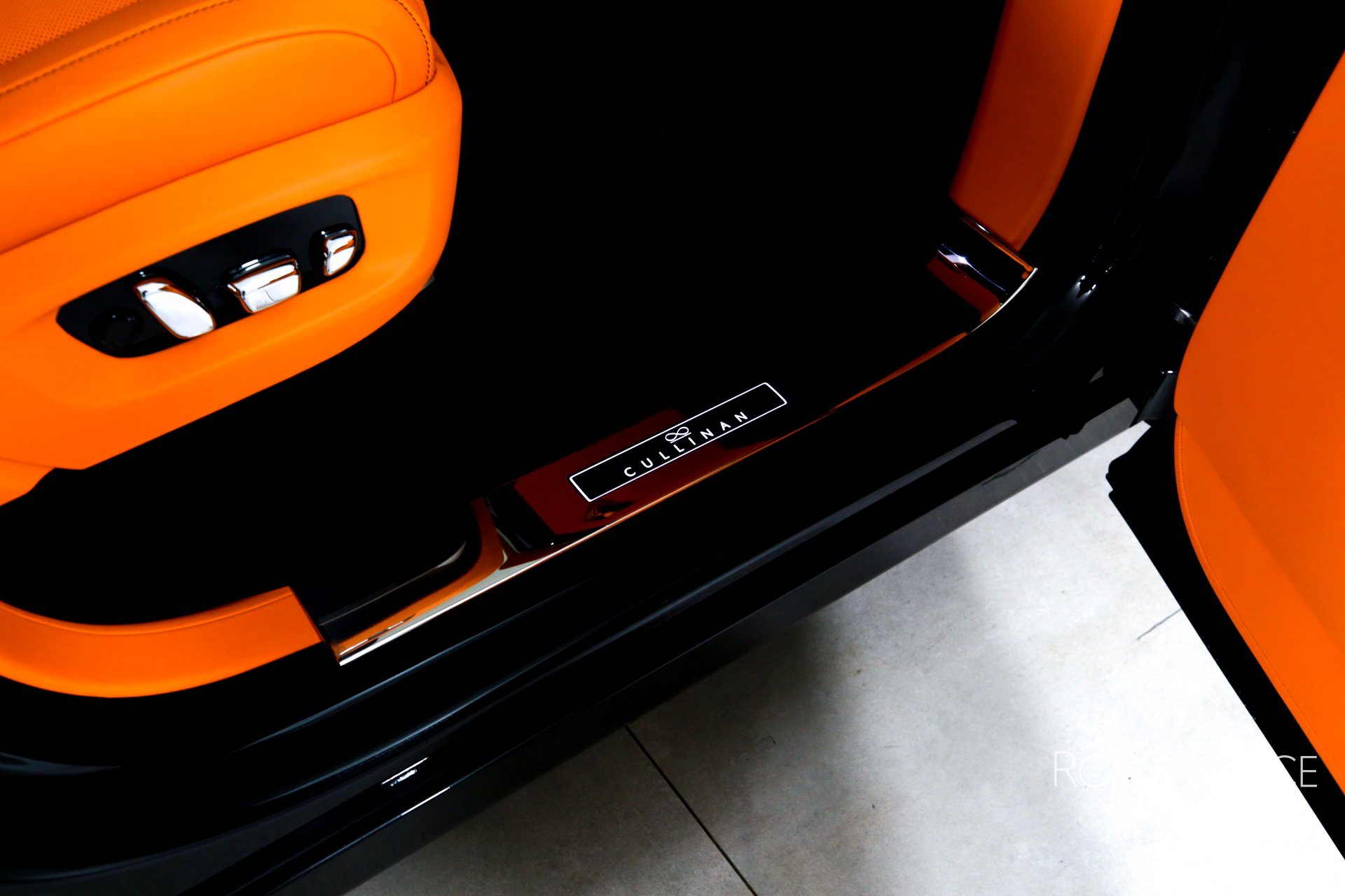 New 2026 Rolls-Royce Cullinan Black Badge image 38