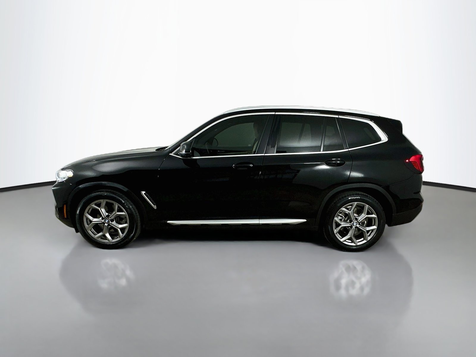 Used 2024 BMW X3 sDrive30i w/ Convenience Package RWD image 8