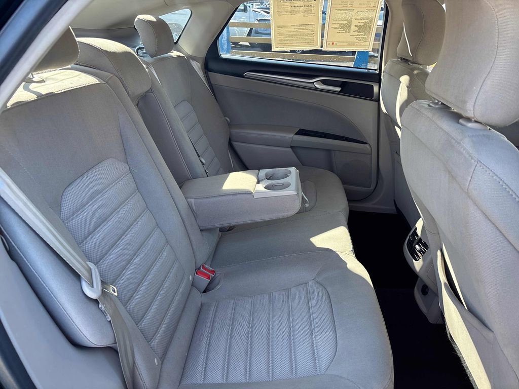 Used 2017 Ford Fusion SE w/ Fusion SE Technology Package image 31