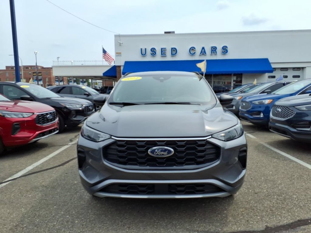 Certified 2024 Ford Escape ST-Line w/ Tech Pack #1 AWD/4WD image 3