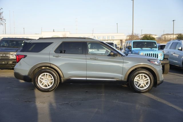 Used 2025 Ford Explorer Active w/ Active Comfort Package image 5