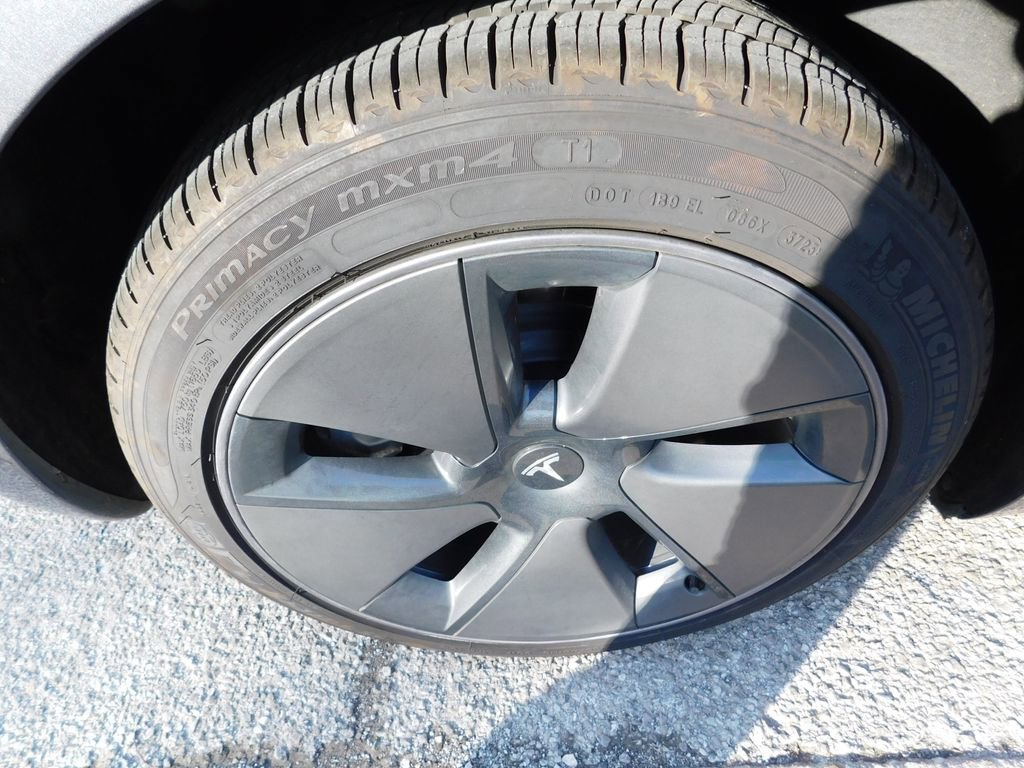 Used 2023 Tesla Model 3 Standard Range image 8