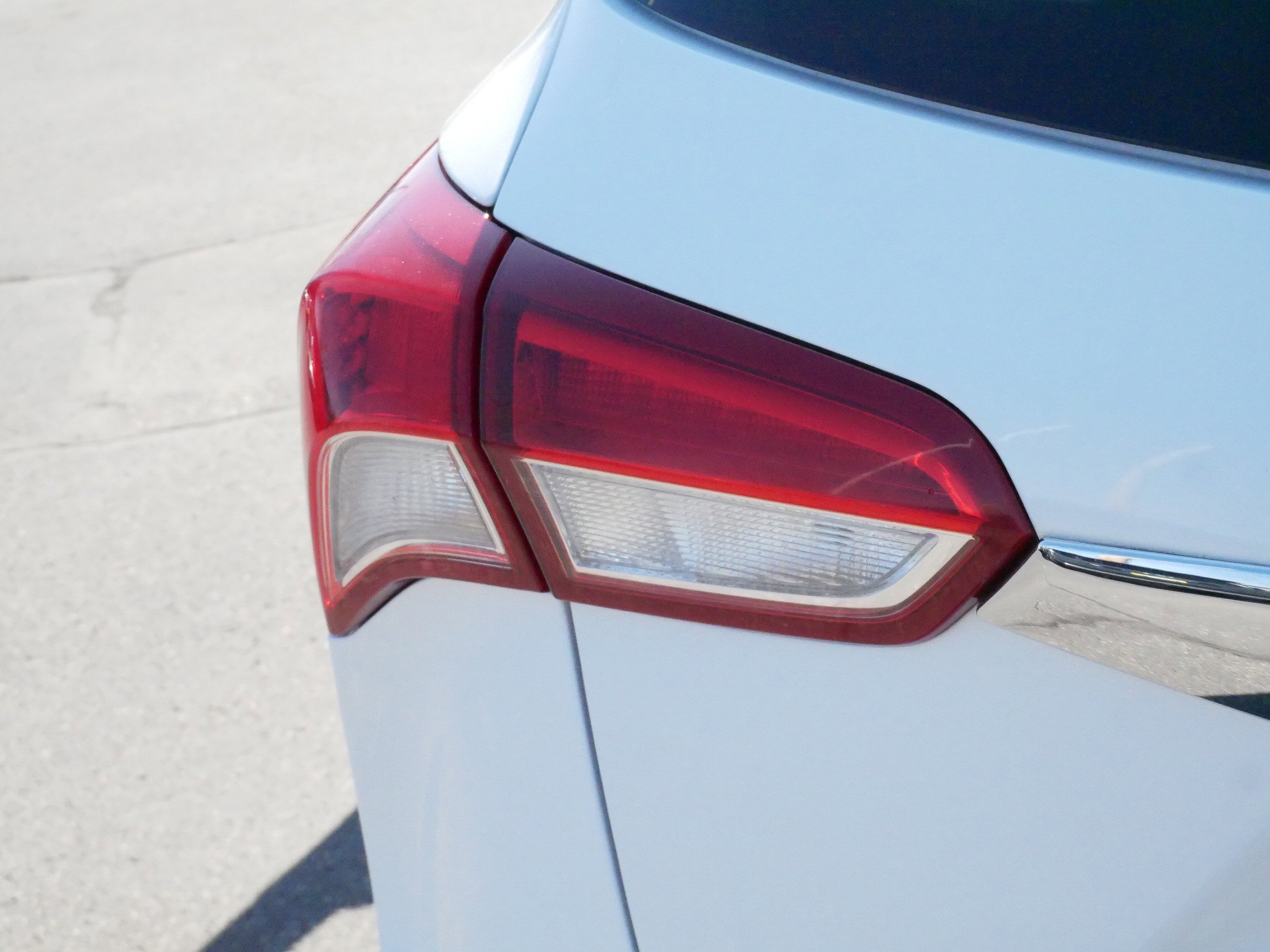 Used 2019 Buick Envision Premium w/ Driver Confidence Package image 17