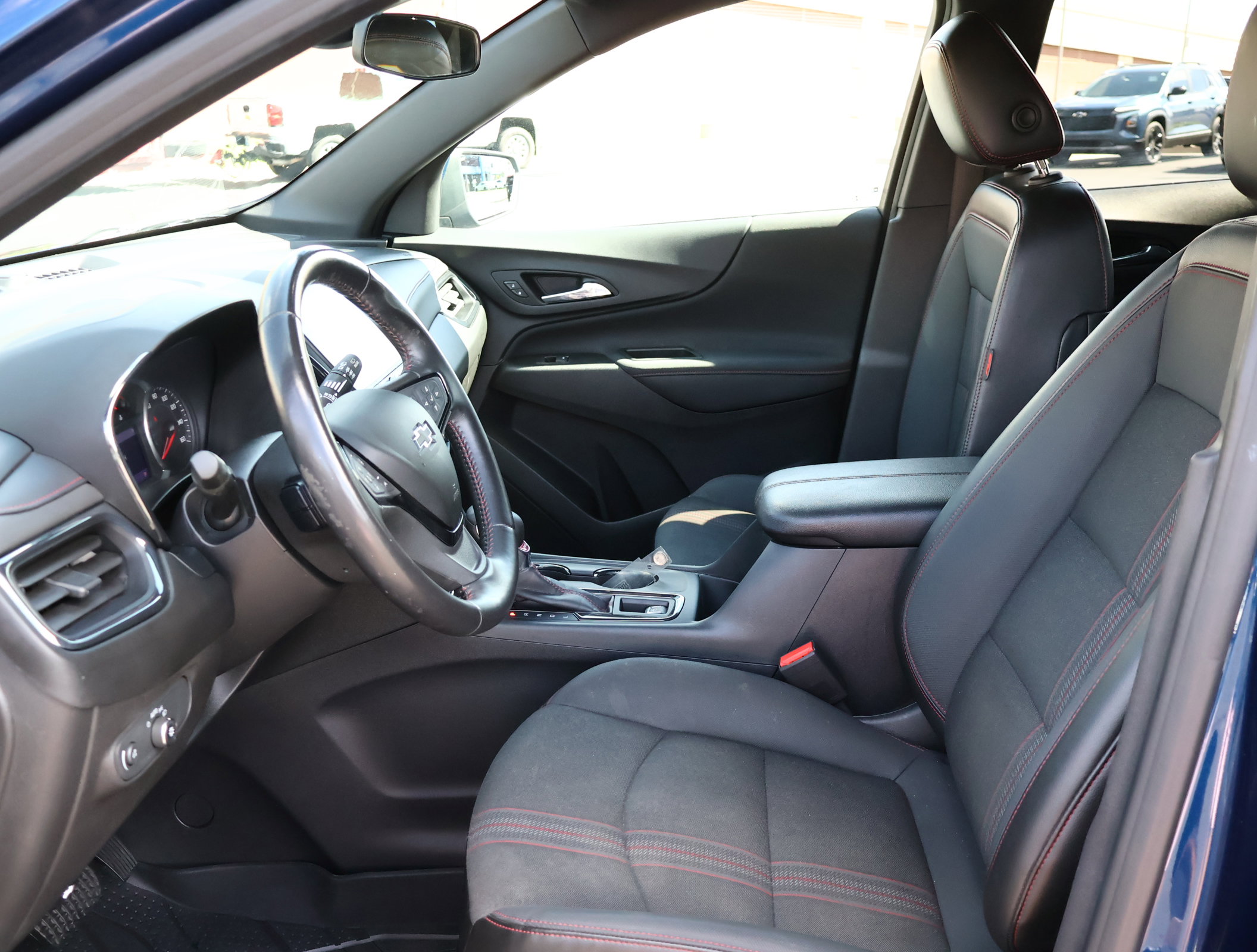 Used 2022 Chevrolet Equinox RS w/ Infotainment Package image 11